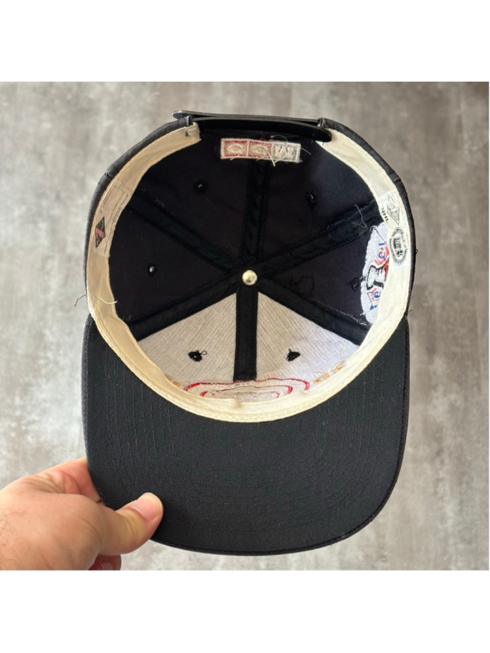 Vintage Detroit Red Wings 1997 Stanley Cup Champions SnapBack Hat - Picture 5 of 8